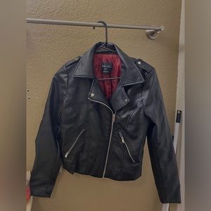 This is an XS leather jacket! Only worn once or twice. Excellent condition